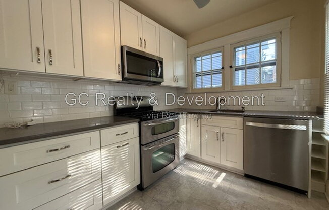 2415 HASTINGS AVE