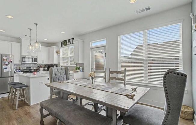 3 beds, 3 baths, 2,000 sqft, $2,800