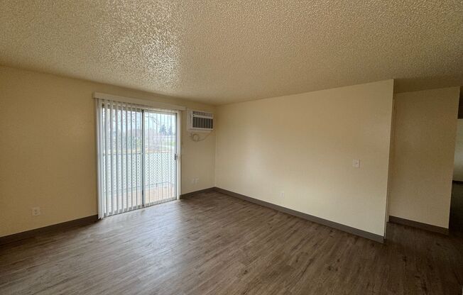 2 beds, 1 bath, 720 sqft, $1,080, Unit 3