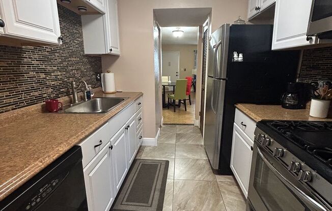 Coastal Living Awaits– Stylish Condo Near the Beach!