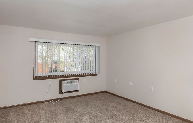 2 beds, 1 bath, 850 sqft, $795, Unit 3535 N Main Street Apt A-5