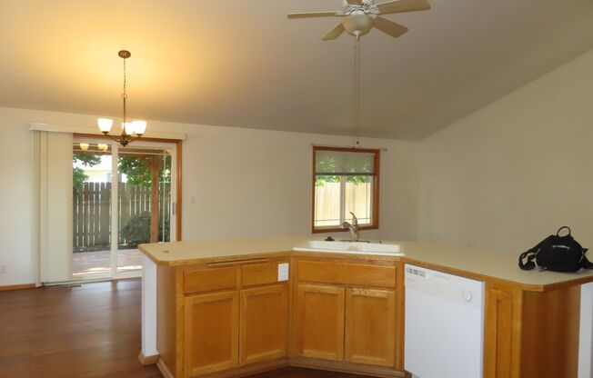 3 Bed, 2 Bath Home with 2-Car Garage & Covered Deck — Santa Clara, Eugene