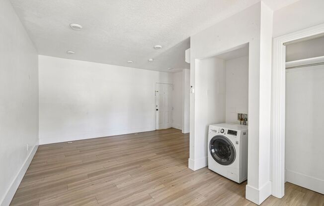 Studio, 1 bath, 275 sqft, $999, Unit 03