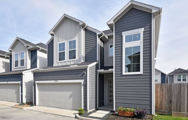 Modern Living in a Gated Community Near Downtown Houston