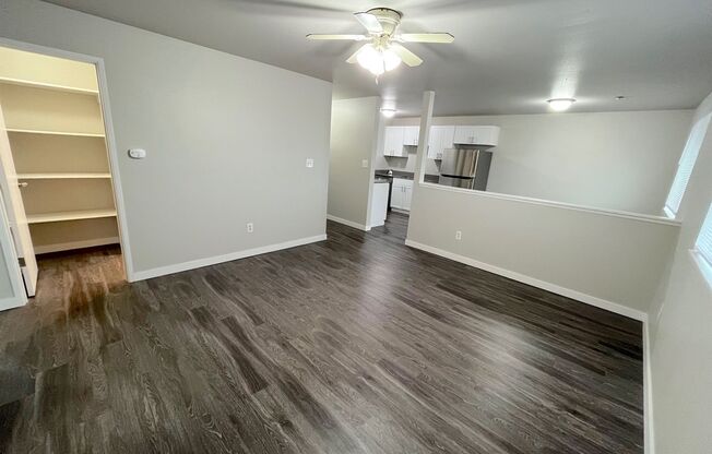 3 beds, 1 bath, 850 sqft, $1,467, Unit B-9