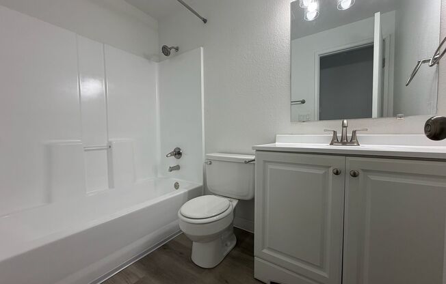 2 beds, 2 baths, 940 sqft, $1,575, Unit 15-36