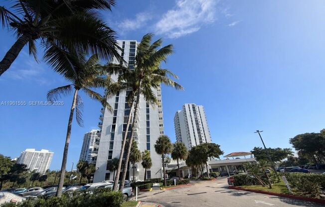 3 beds, 3 baths, $3,250, Unit # 1037