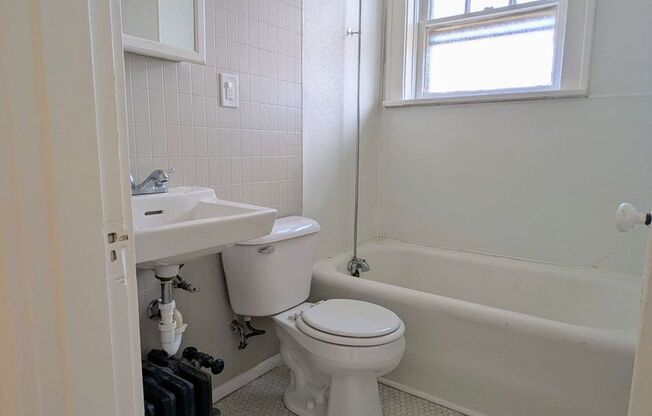 Move-In Special! Freshly Updated Southampton 1 Bedroom