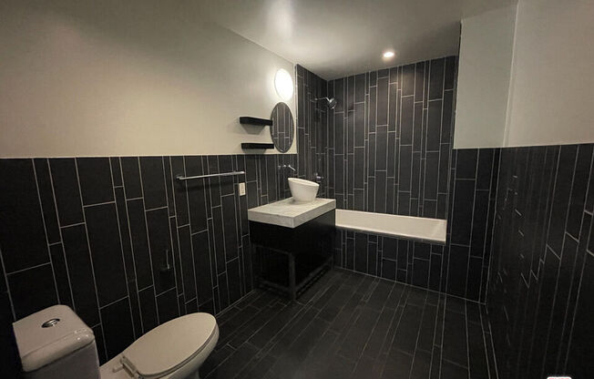 1 bed, 1 bath, 1,002 sqft, $2,995, Unit 901
