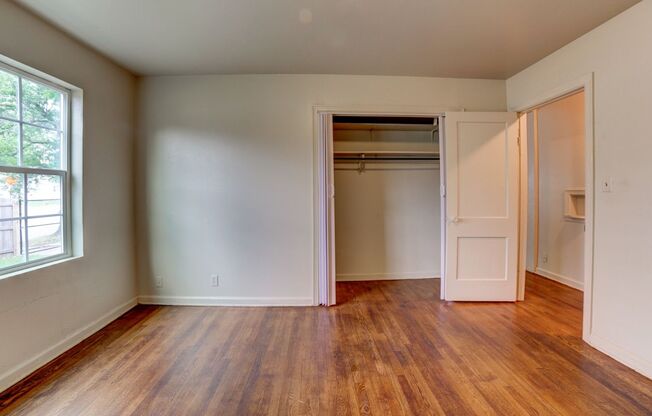 2 beds, 1 bath, $1,050, Unit 1633