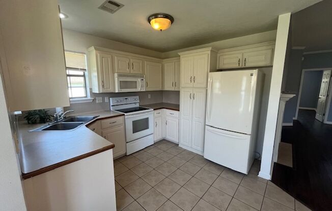 3 beds, 2 baths, $1,500