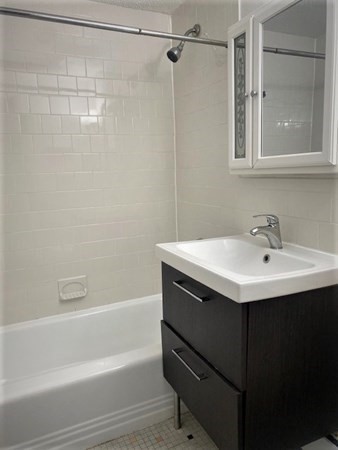 1 bed, 1 bath, 733 sqft, $2,750, Unit 114