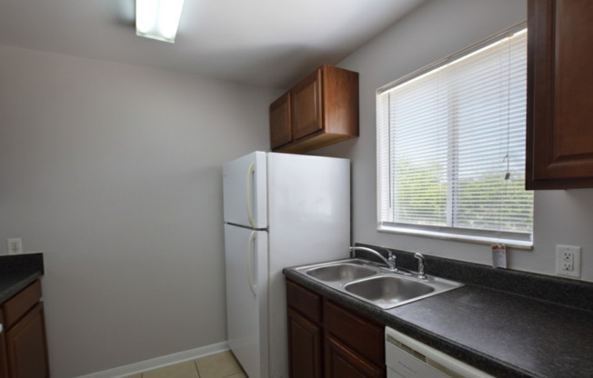 Charming 2-Bedroom in the Heart of Winter Springs – Available Now!