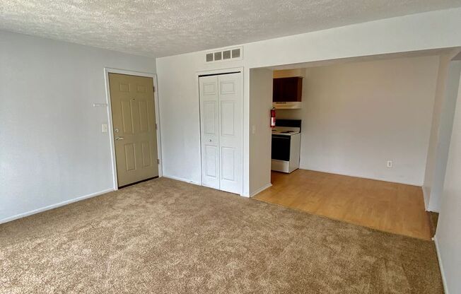 2 beds, 1 bath, 900 sqft, $1,195, Unit #12