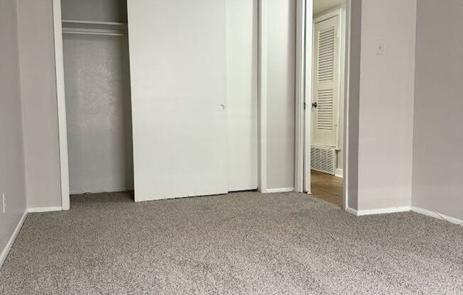 2 beds, 1 bath, 750 sqft, $1,100, Unit K705 - 307 - 106