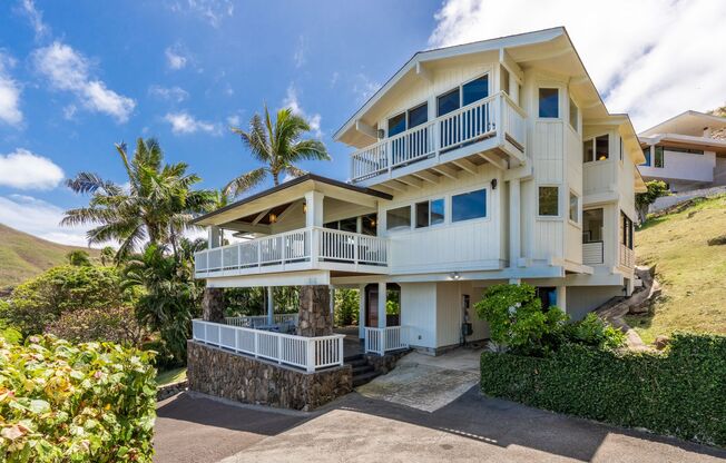 Enjoy Cool Breezes And Dazzling Views Of The Ocean Below At This Private, 4 Bedroom, 3.5 Bath Lanikai Hillside Property with Split AC.