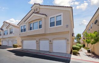 Renovated Henderson Townhouse in Gated Community with Garage