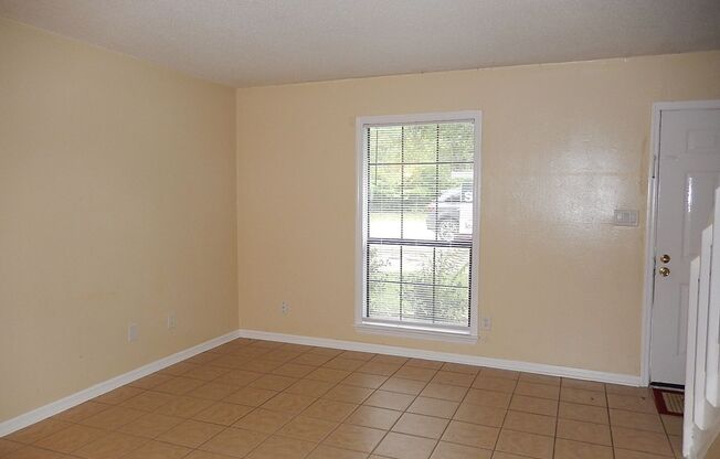 LOVELY 2/1.5 w/ Washer/Dryer, Deck, & Privacy Fenced Yard! Available Starting May 6th for $1275/month