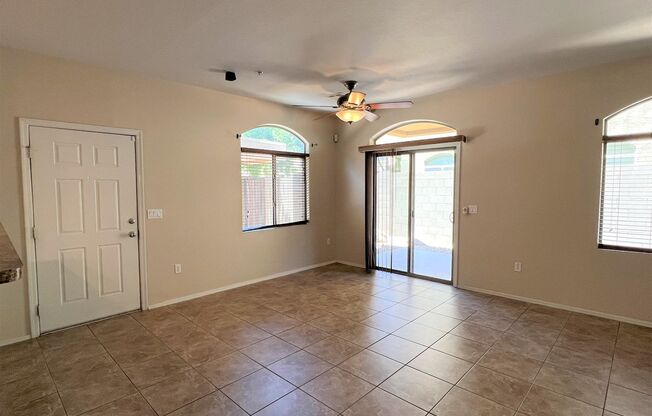 3 beds, 2.5 baths, $1,985, Unit UNIT 1045
