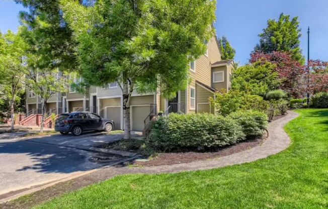 3 Bedroom Forest Heights Condo! Water & Sewer Included!