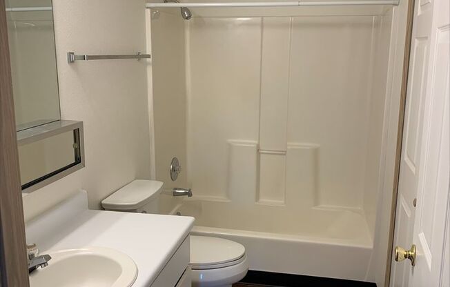 2 beds, 2 baths, 1,000 sqft, $1,450, Unit 40