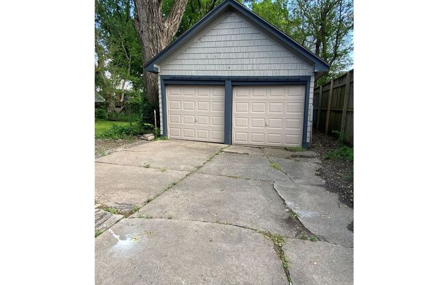 COLLEGE HILL DUPLEX w/2 car garage