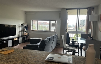 1 bed, 1.5 baths, 700 sqft, $3,100, Unit 410