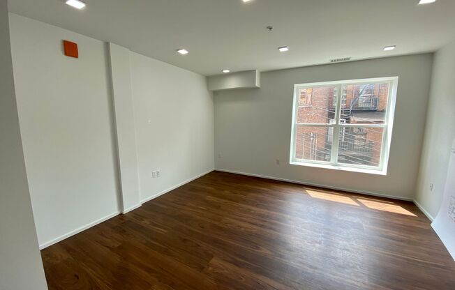 2 beds, 2 baths, 834 sqft, $2,330, Unit 410
