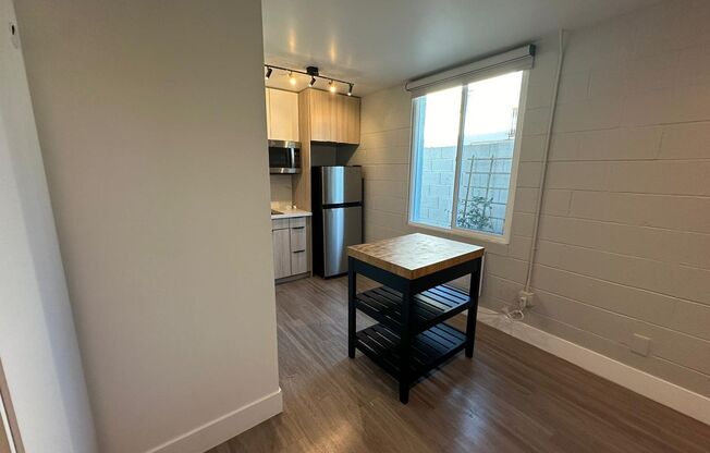 Studio, 1 bath, 275 sqft, $999, Unit 302
