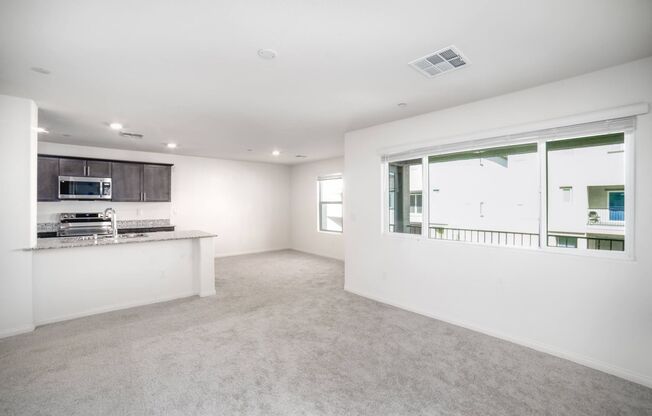 LOVELY 2-BEDROOM 2-BATH PLUS LOFT TOWNHOME IN SPECTACULAR GATED COMMUNITY!!