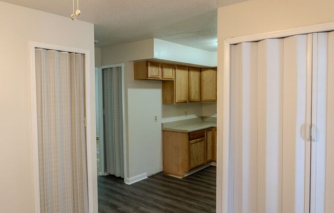 Lovely 2-Bedroom Townhouse in Central Toledo
