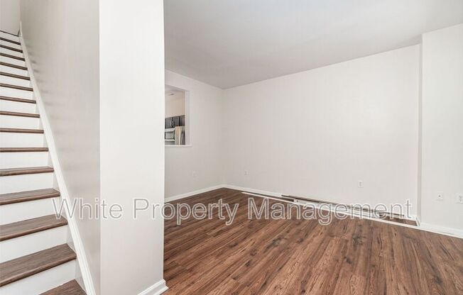 529 E 9 ST