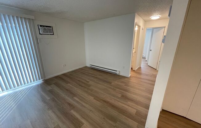 2 beds, 1 bath, 780 sqft, $1,100, Unit 11