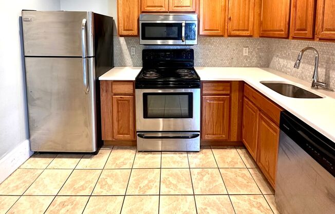 1 bed, 2 baths, 855 sqft, $2,150, Unit 921