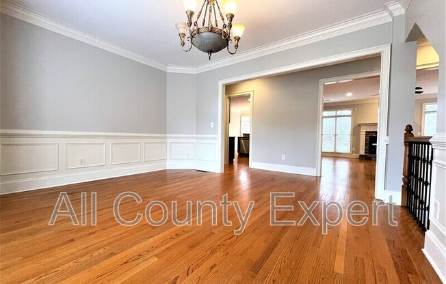 895 LENOX CT NE