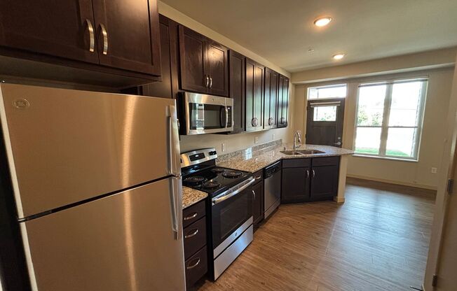 Studio, 1 bath, 557 sqft, $1,565, Unit 104-107
