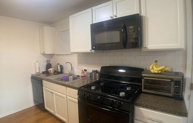 1 bed, 1 bath, 650 sqft, $1,475, Unit C