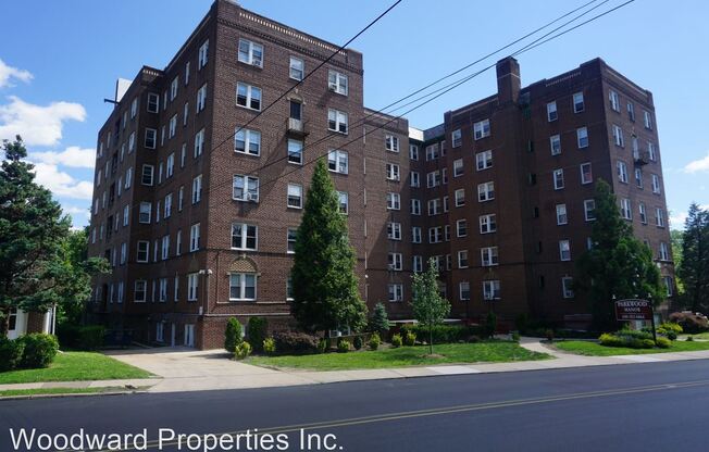 Parkwood Manor Apartments