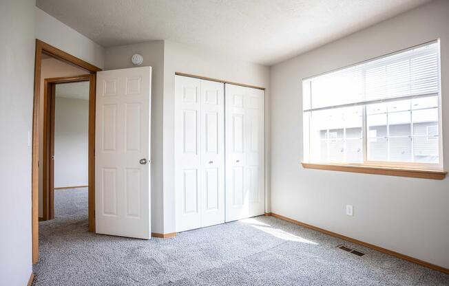 3 beds, 2.5 baths, 1,271 sqft, $1,570