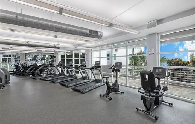 2 beds, 2 baths, 929 sqft, $3,350, Unit 244 Biscayne Blvd unit 1410