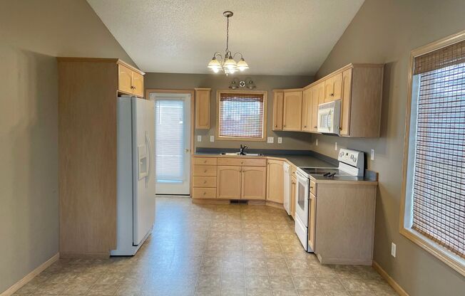 Spacious split level townhome located in West Fargo!