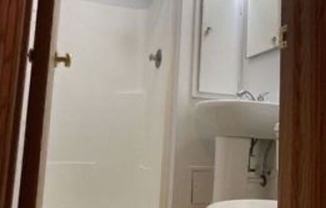 Zeisler St Apartments