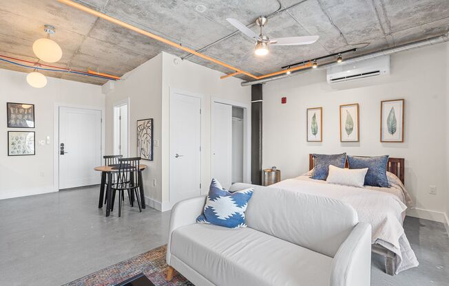 Studio, 1 bath, 398 sqft, $1,350, Unit 504