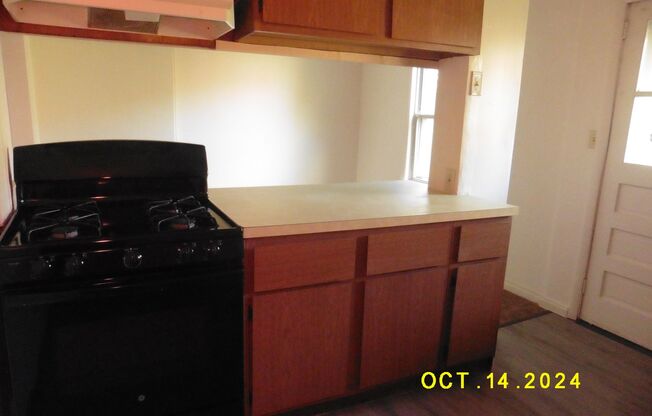 3 beds, 1 bath, $1,095