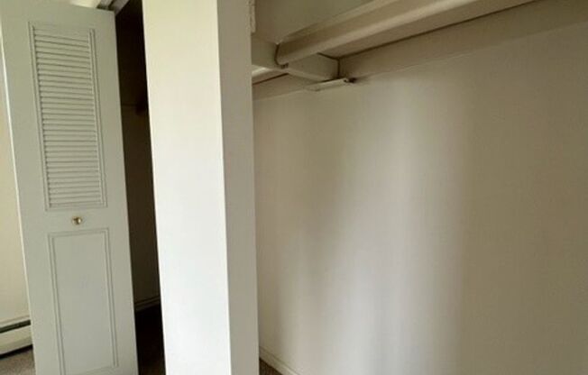 1 bed, 1 bath, 700 sqft, $1,300, Unit 717