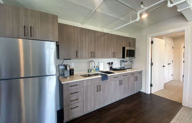 1 bed, 1 bath, 675 sqft, $1,800, Unit 219 N ALAMO #402