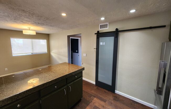 3 beds, 2.5 baths, $4,395, Unit # #B