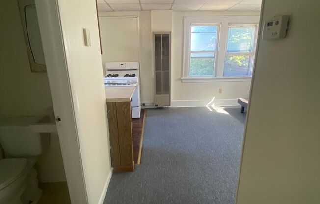 1 bed, 1 bath, $650, Unit 4E - 1