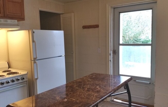 Studio, 1 bath, 450 sqft, $1,100, Unit #3