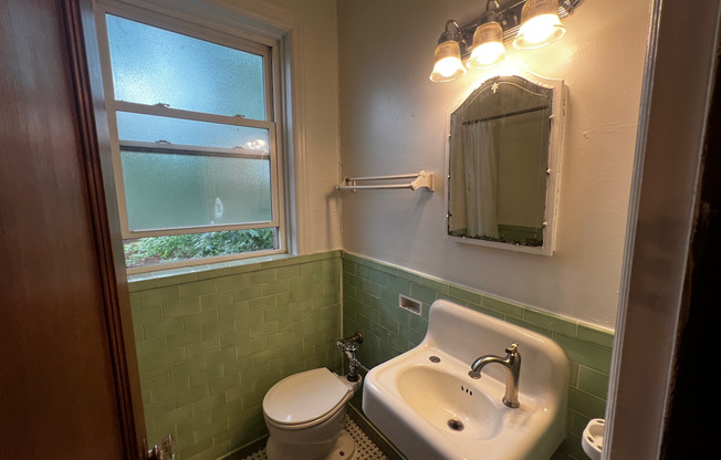 Studio, 1 bath, 400 sqft, $785, Unit 304